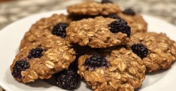 BLACKBERRY OATMEAL COOKIES