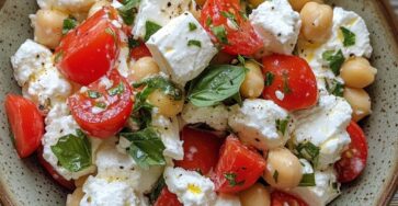 Cottage Cheese and Chickpeas Salad