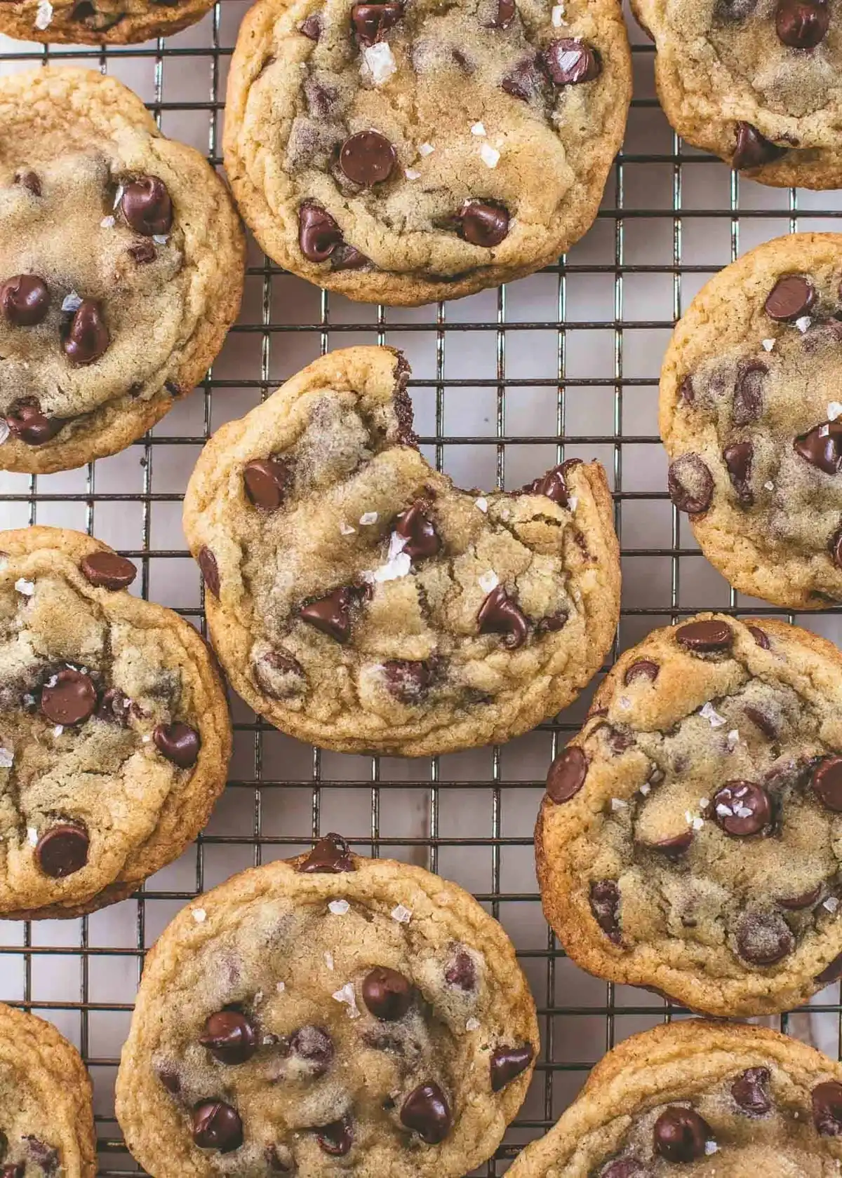 Crispy and Chewy Chocolate Chip Cookies