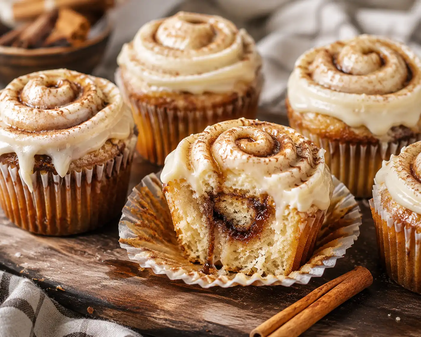 Delicious Cinnamon Roll Cupcakes with Creamy Frosting